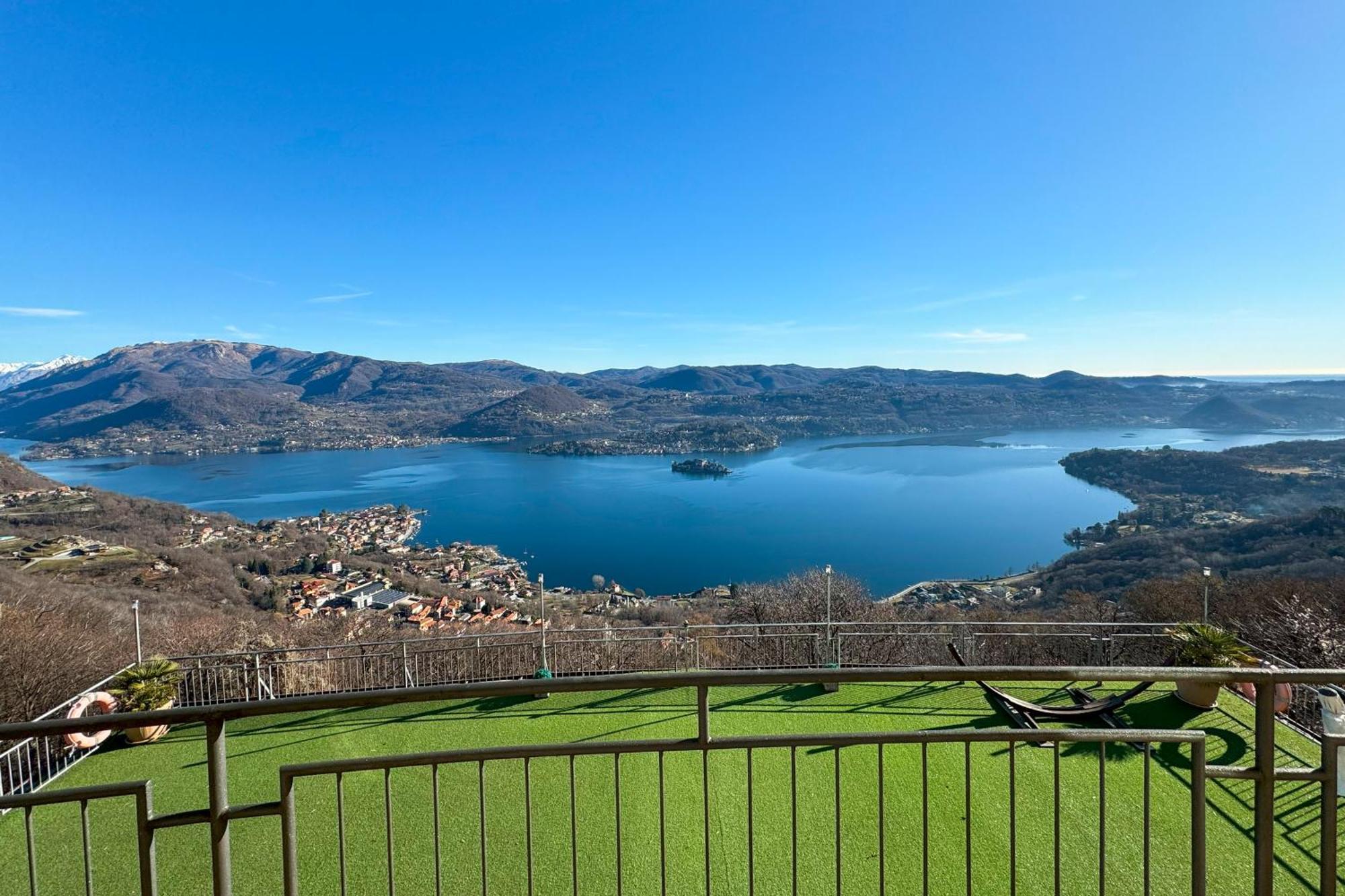 Appartamento Alberti Con Vista Lago Madonna Del Sasso Exterior foto