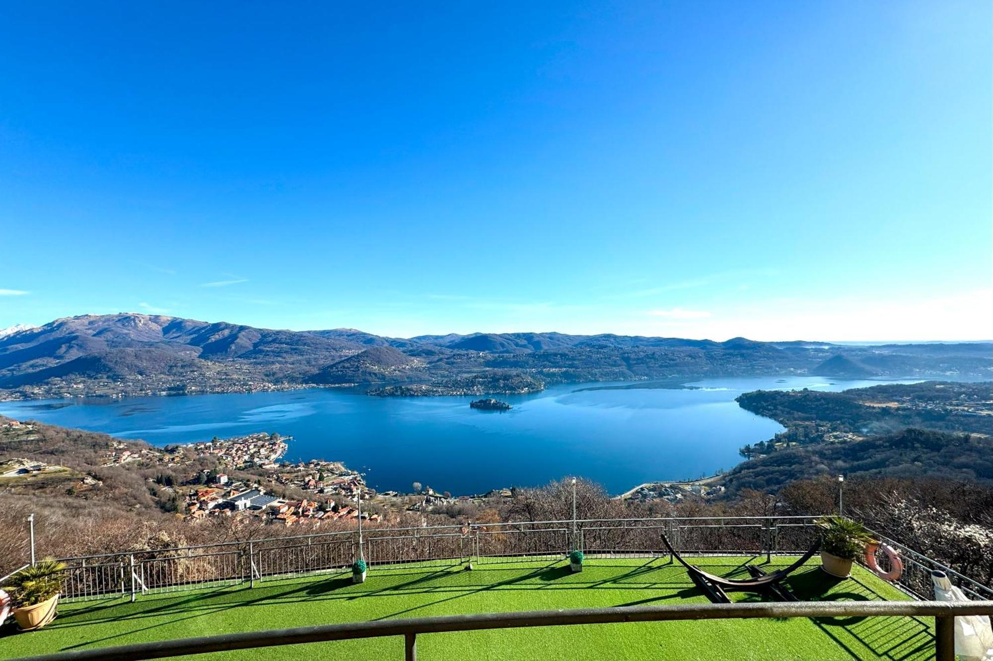 Appartamento Alberti Con Vista Lago Madonna Del Sasso Exterior foto